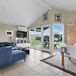 בית נופש Roya - 100m From The Sea By Interhome *